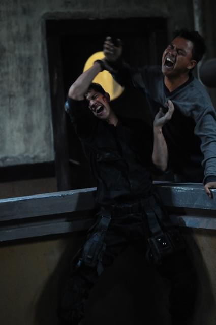 高層ビルで展開するSWAT対犯罪集団の死闘!