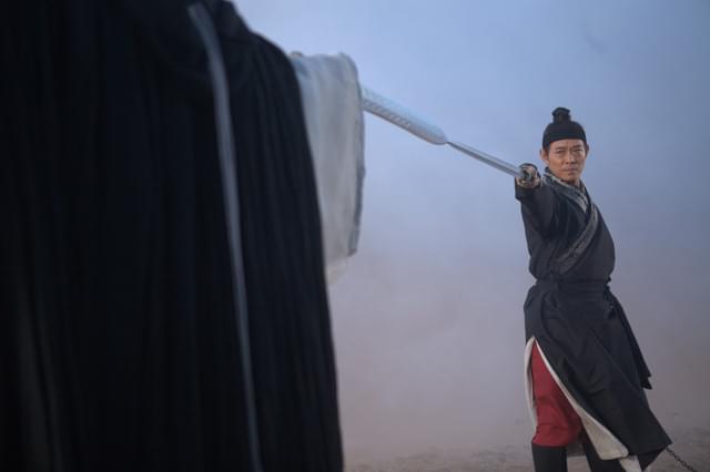 ジェット・リーが神ワザ級の剣術を見せる!