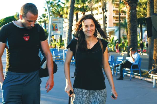 アリの優しさがステファニーに希望を与える