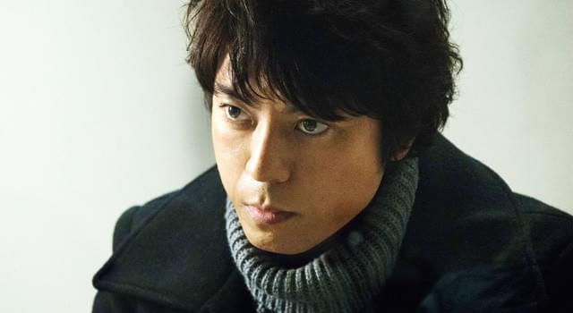 “二流小説家”を演じるのは映画初主演の上川隆也