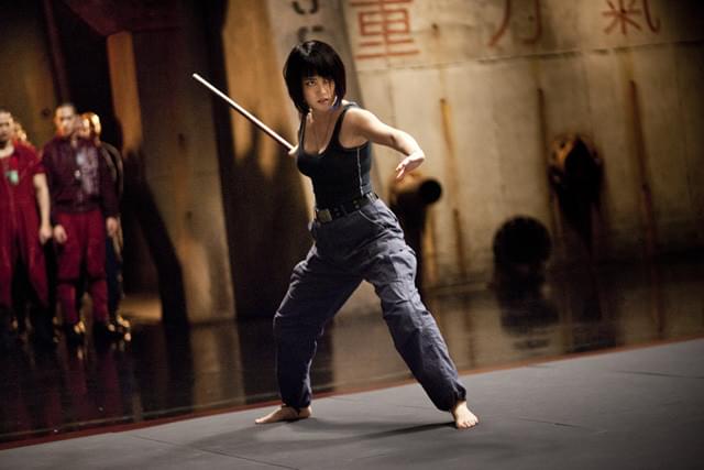 日本人パイロット・マコ役は菊地凛子