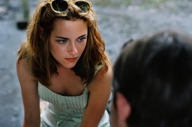 K・スチュワートはヌードも惜しまず熱演を披露