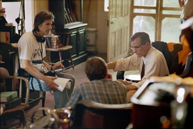 演出中のウォルター・サレス監督(左)