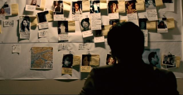 行方不明となった女性たちの消息を追う刑事ハルコム