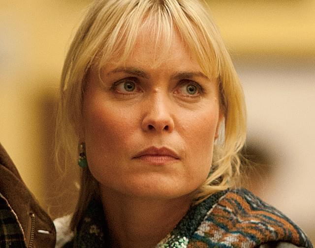 ラダ・ミッチェルはケイジと夫婦役に