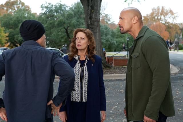 女性連邦検事を演じるスーザン・サランドン（中央）