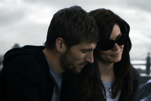 愛する恋人と暮らす高層マンションの最上階が舞台