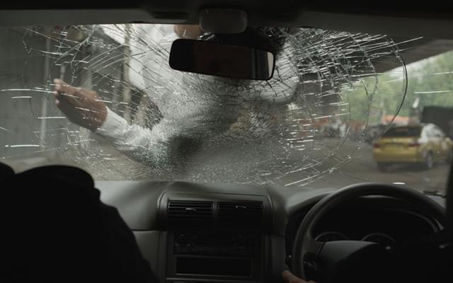 「ザ・レイド」で世界を驚かせた暴力描写が満載