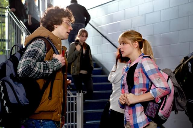 ヒット・ガールのミンディも可憐な女子高生に！