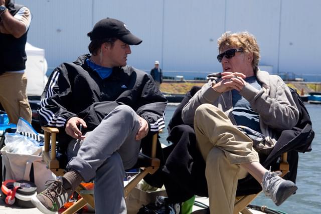 （左より）撮影中のチャンダー監督とレッドフォード