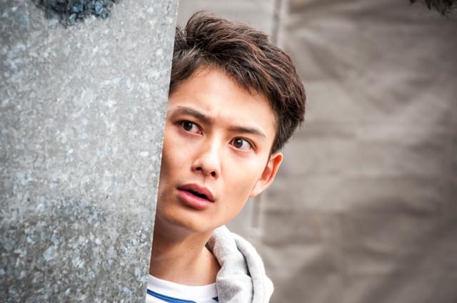 “ありえない”境遇の高校生が大事件に巻き込まれる