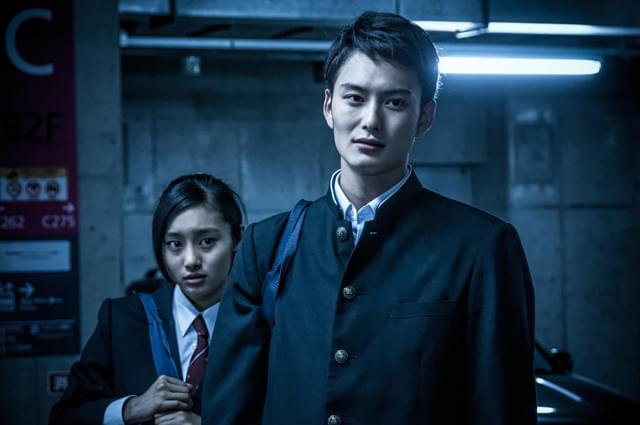 詰め襟姿の高校生役にも違和感なし！