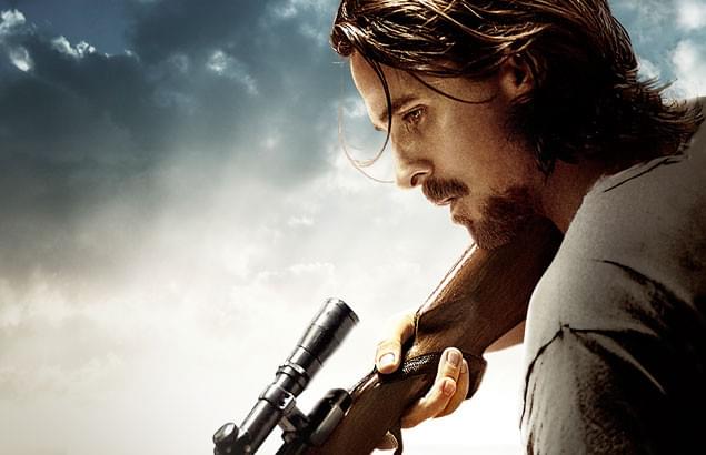 家族も恋人も失った男が、絶望からはい上がるために銃を手にする！