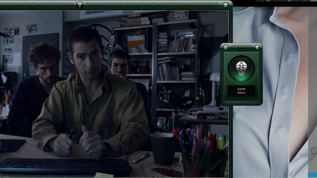 謎のハッカーによる介入も