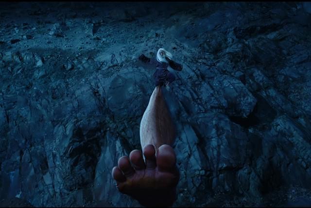 VFX満載で描かれる妖怪ハンターの特殊能力