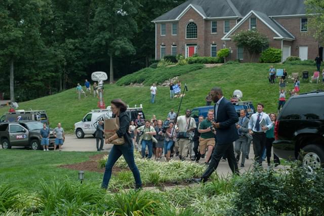 疑惑の目を向けるマスコミ陣が自宅に殺到