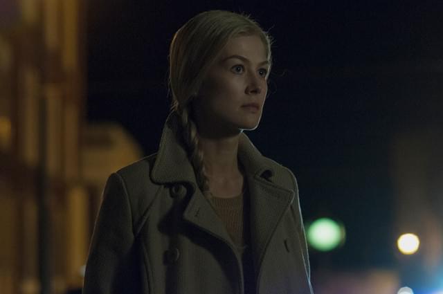 ロザムンド・パイクの演技は必見