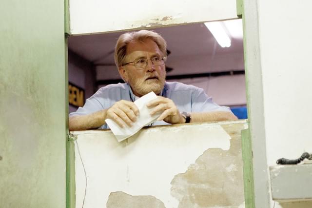 マーティン・シーンは神父役