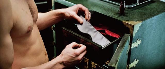 心から女性を愛せないグレイの心の陰とは