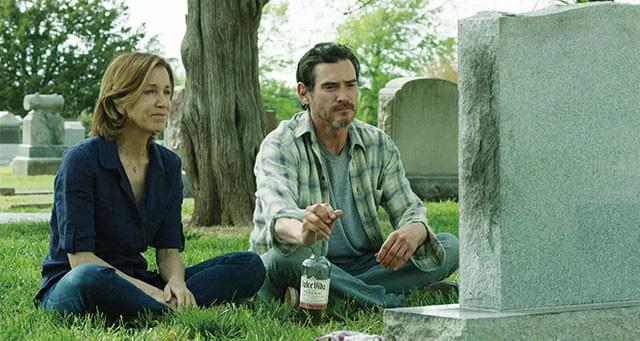 監督の妻、フェリシティ・ハフマンが妻役に