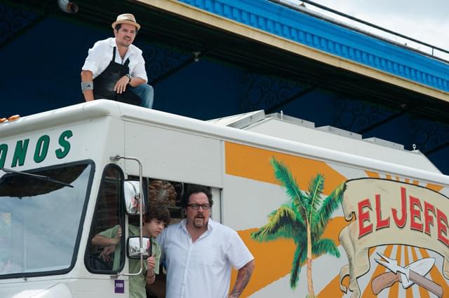 流行のフードトラックが“主役”