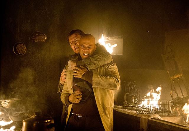 最強はどっちだ？ 壮絶な肉弾戦も展開