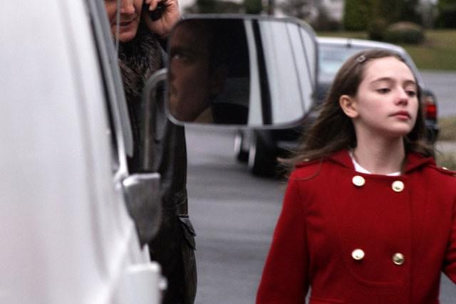 今度の標的は、赤い服の少女