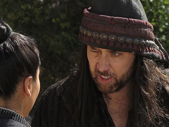 ニコラス扮するガレインは強盗団の長に