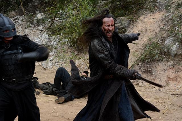 重厚なソード・アクションが展開