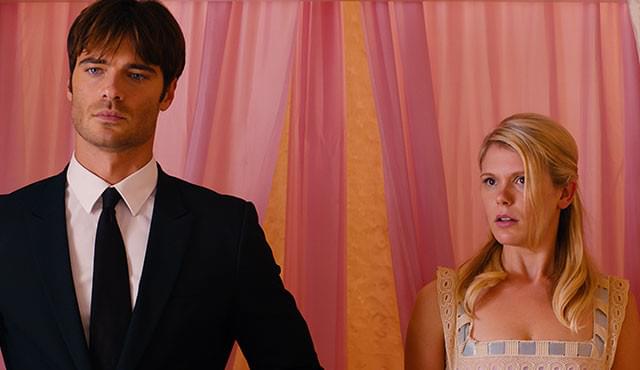 テイラーは元カレを祝福しようとするが