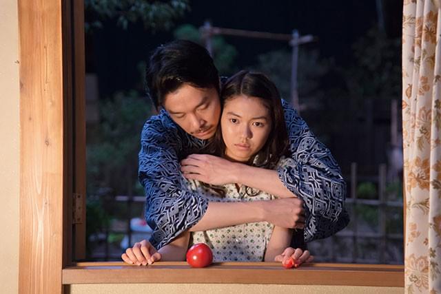 里子は、妻子ある市毛にひかれるが……