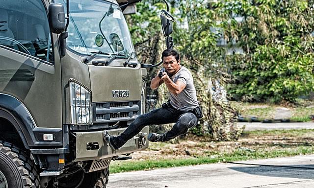 アクロバティックなジャーに……