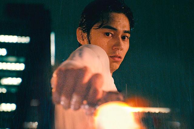 狂気を帯びたような壮絶なガンファイト