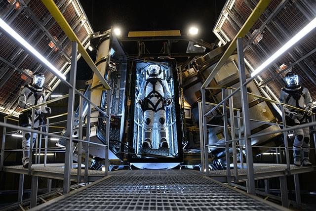 転送装置と船外活動服のリアル感に注目