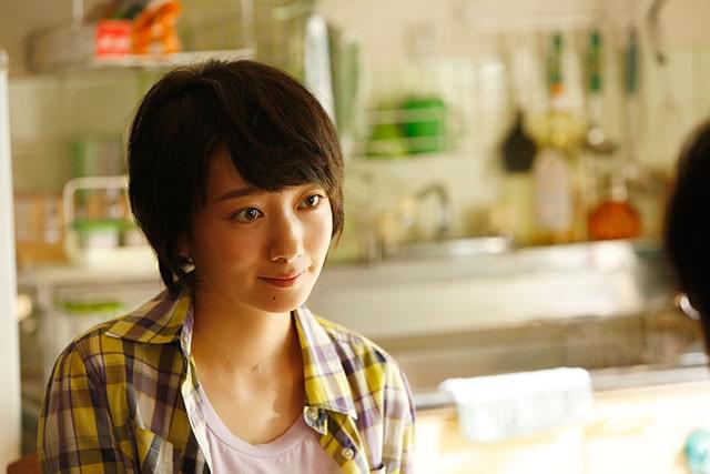 注目女優・波瑠が鈴木の婚約者役