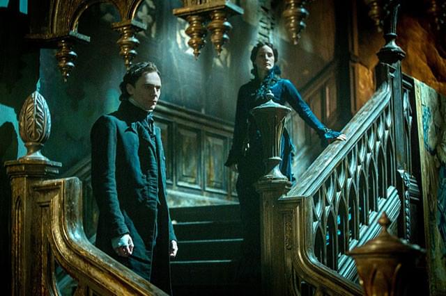 妖しい雰囲気をかもし出すシャープ姉弟