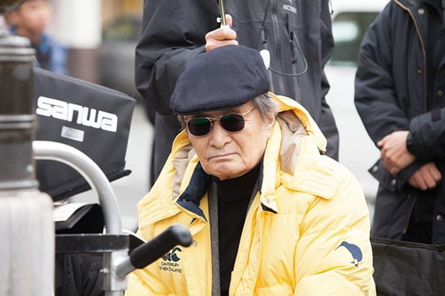 名優・山崎努が名監督役に!