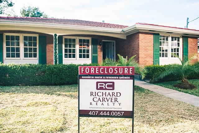 売りに出される空き家の数々