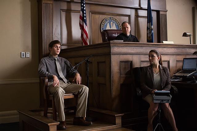 数々の証人の発言には不審な点が