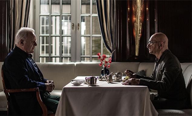 静と動、異なるタイプの“悪”に扮した両雄がにらみ合うシーンの緊張感がすさまじい