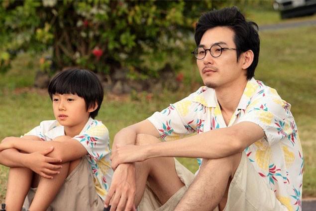 お見合いで一目ぼれした美女（真木よう子）を追いかけ、ハワイへとやって来たが……