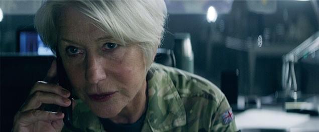 英米合同作戦の指揮官を演じるミレンのほか、名優たちの演技が緊迫感を高める！