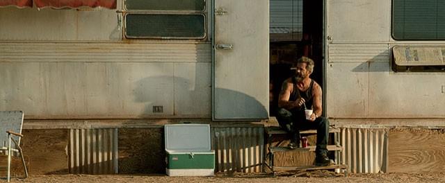 トレーラーハウス暮らしとなれば、「リーサル・ウェポン」のリッグスを思い出すはず