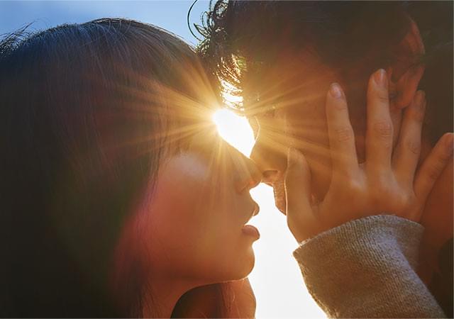 人生に迷う女性と視力を失いかけたカメラマンが紡ぐ、感動にあふれるラブ・ストーリー