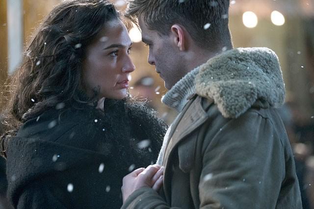 ヒーロー・アクションであると同時にラブ・ストーリー！ ふたりの思いにときめく