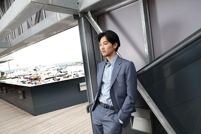 どこまでも凜とした松田龍平が「散歩する侵略者」で挑んだ異色のキャラクター