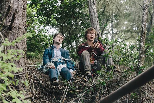 愛する人の元へ帰るため、遭難した青年ハンクと打ち上げられたメニーが最強タッグ結成