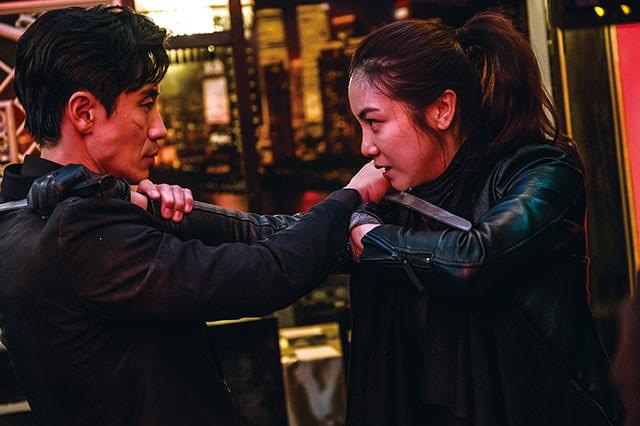 ハードなアクションにも真っ向から挑みきったのは、スタントマン出身監督作ならでは