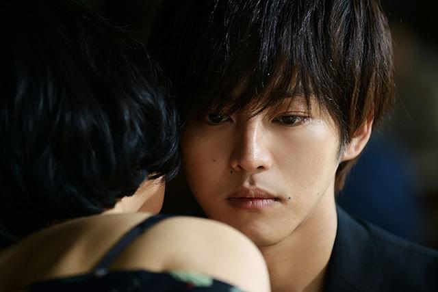 石田衣良のベストセラーを、2016年に上演された舞台と同じ三浦大輔監督×松坂桃李のタッグで繊細に映画化