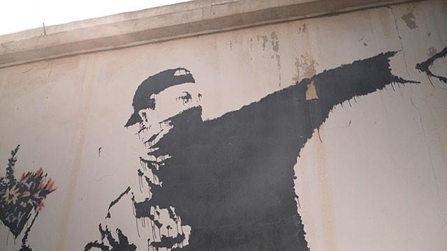 神出鬼没！ 思わぬ場所に突然出現するバンクシーのアートは、反権力の精神にあふれる